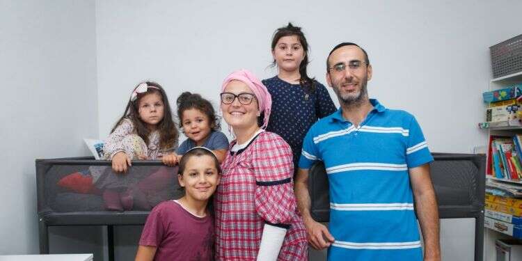 משפחת סלם, עלו ממרסיי לנתיבות. צילום: לירון מולדבן צילום: לירון מולדבן