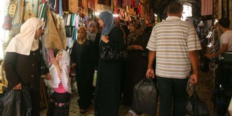 מוסלמים ומוסלמיות בירושלים. צילום: מרים צחי צילום: מרים צחי