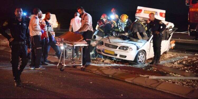 תאונת דרכים קטלנית. צילום: דודו גרינשפן צילום: דודו גרינשפן