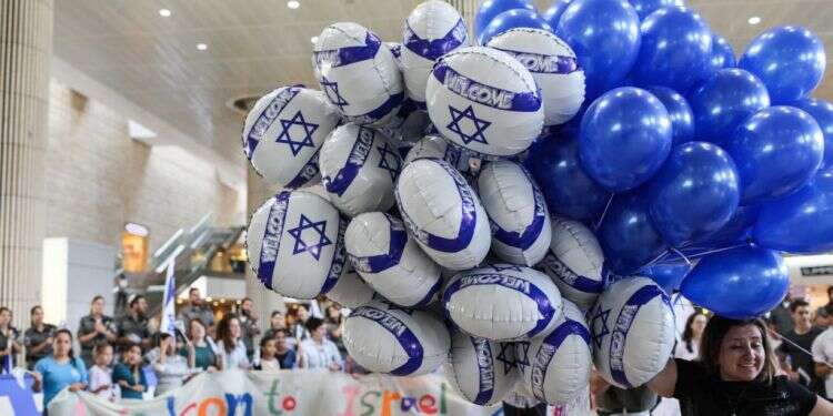 עולים חדשים בנתב''ג. אילוסטרציה. צילום: אבישג שאר ישוב צילום: אבישג שאר ישוב