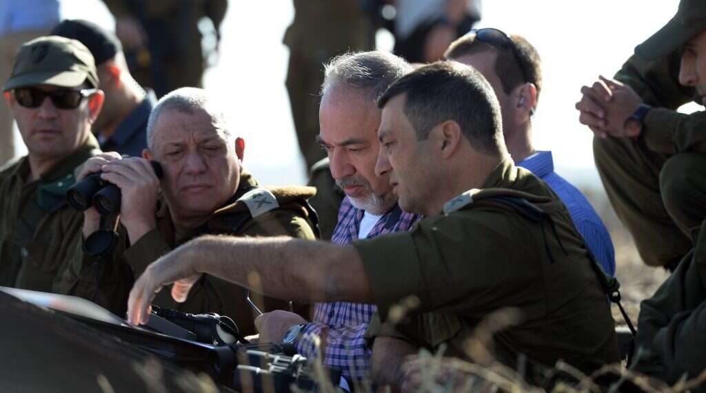 ליברמן בסיור בגבול הצפון. צילום: אריאל חרמוני, משרד הביטחון צילום: אריאל חרמוני, משרד הביטחון