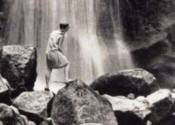 ללא כותרת, 2017 .הדפסת פיגמנט על נייר ארכיבי, מתוך התערוכה ״המשפט״ של זוכת פרס פרסר רונית פורת המוצגת במוזיאון תל אביב לאמנות