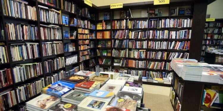 חנות ספרים. צילום: דודו גרינשפן צילום: דודו גרינשפן