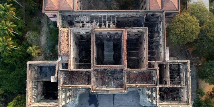 המבנה המרכזי לאחר השריפה. צילום: AFP צילום: AFP