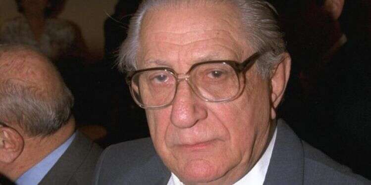 לא בשירות המפלגה