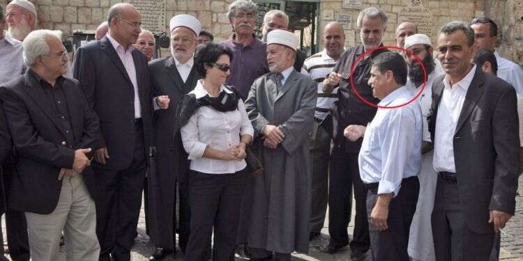 רג'א אגבאריה, יחד עם מנהיגי ונבחרי הציבור הערבי. צילום: פלאש90 צילום: פלאש90