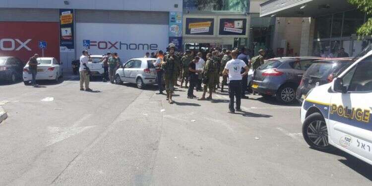 זירת הפיגוע בצומת הגוש הנרצח בפיגוע הדקירה: אב לארבעה מאפרת