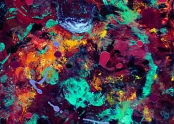 Burst Turquoise, אורן סיון יוסף, הדפס על נייר, 2018. מתוך התערוכה "המסע אל יצירותיו של אוהד חיטמן", מוצג ביוניברסל ארט גלרי