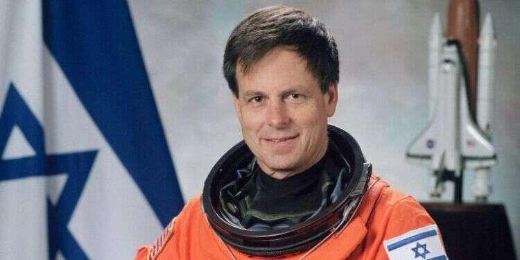 אילן רמון ז צילום: נאס"א