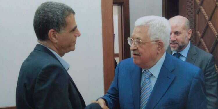 מוסי רז בפגישה עם אבו מאזן, 2018. צילום: דוברות מוסי רז צילום: דוברות מוסי רז