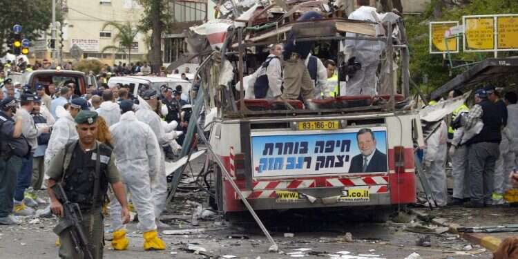 זירת פיגוע, 2003. צילום: AFP צילום: AFP