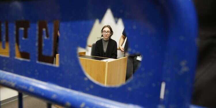 לארה אל קאסם בבית המשפט. צילום: EPA צילום: EPA