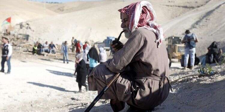 פלסטיני בחאן אל אחמר. צילום: EPA צילום: EPA