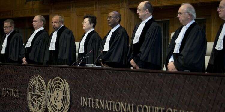 שופטי בית הדין הבינלאומי בהאג. צילום: AP פסיקה ראשונית בהאג: על ארה"ב להסיר סנקציות מסוימות