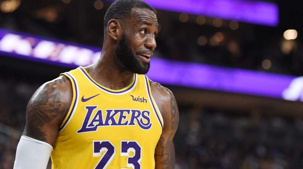 לברון ג'יימס במדים החדשים. צילום: AFP צילום: AFP