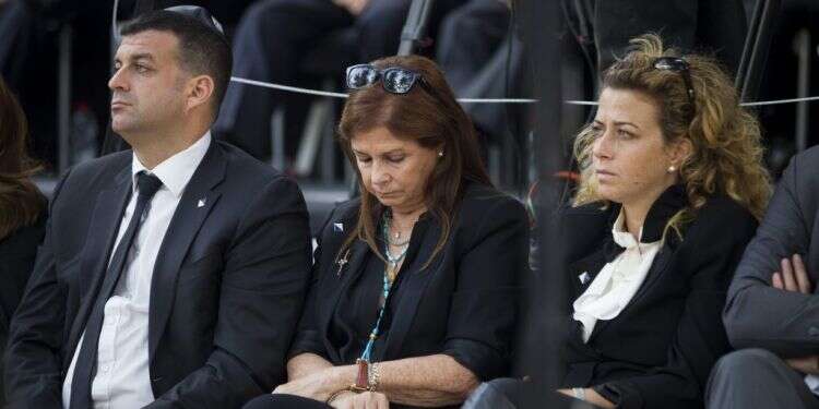 נועה רוטמן, דליה רבין ויונתן בן ארצי בטקס. צילום ארכיון: פלאש90 צילום ארכיון: פלאש90