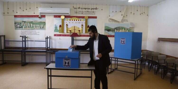 הבחירה בידי החרדים? אילוסטרציה. צילום: יונתן זינדל, פלאש90
 צילום: יונתן זינדל, פלאש90