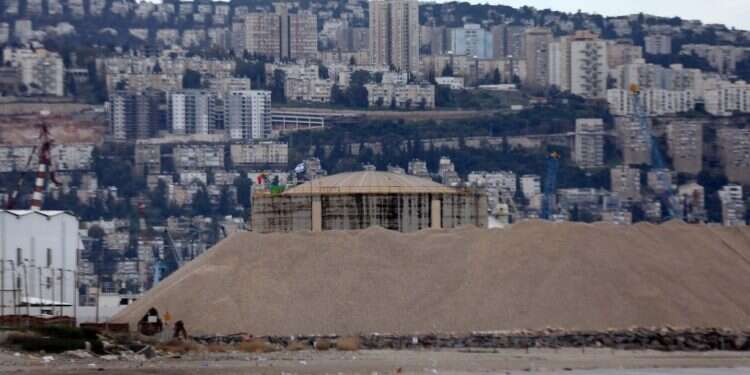 המפעלים בחיפה. צילום: גדעון מרקוביץ צילום: גדעון מרקוביץ