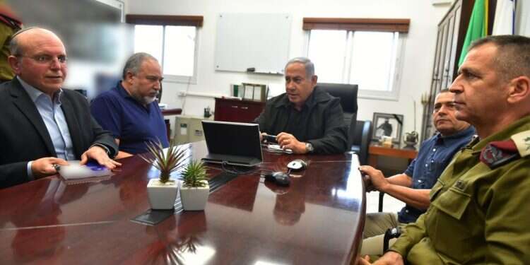 נתניהו בהערכת מצב מיוחדת באוגדת עזה. צילום: עמוס בן גרשום, לע צילום: עמוס בן גרשום, לע"מ