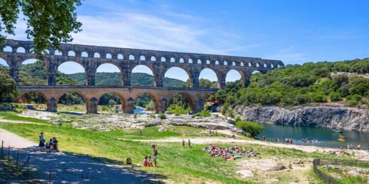 אמת המים פונט דו גאר בפרובאנס, צרפת, הבנויה צילום: Shutterstock