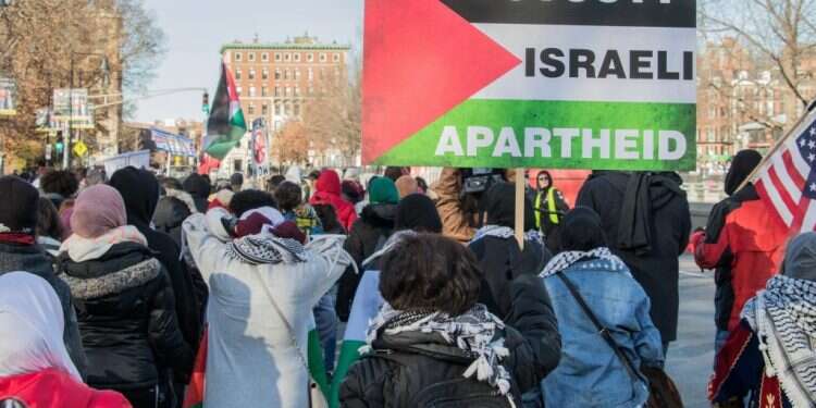הפגנה בבוסטון. צילום: שאטרסטוק צילום: שאטרסטוק