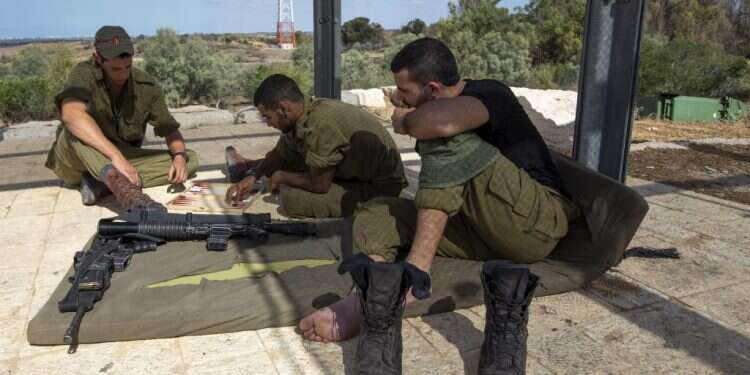 לוחמים בגבול עזה. צילום: EPA צילום: EPA