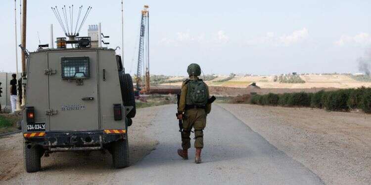 לוחמי צה''ל בגבול הרצועה. צילום: EPA צילום: EPA