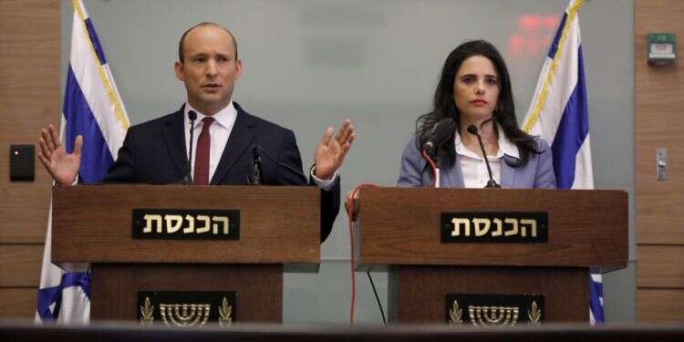 נפתלי בנט ואיילת שקד . צילום: EPA צילום: EPA