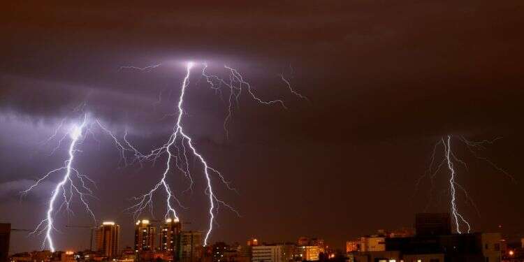 סופת ברקים ורעמים במישור החוף. צילום: AFP  צילום: AFP