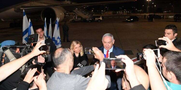 ראש הממשלה בנימין נתניהו ורעייתו שרה מממריאים לפריז, לטקס לציון מאה שנה לתום מלחמת העולם הראשונה. צילום: אבי אוחיון, לע צילום: אבי אוחיון, לע"מ