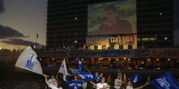 הליכוד נגד אהוד ברק בשנת 2000. צילום: משה מילנר, לע''מ צילום: משה מילנר, לע''מ