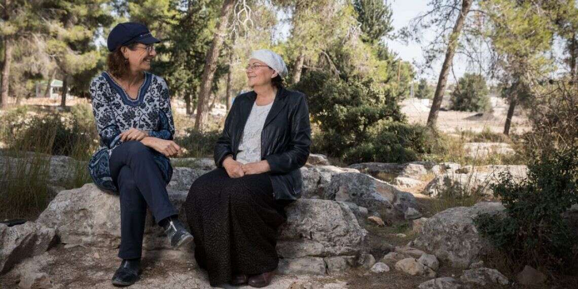 נדיה מטר ויהודית קצובר. צילום: מרים צחי צילום: מרים צחי