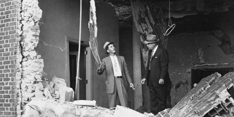 ההרס בבית הכנסת באטלנטה אחרי הפיגוע האנטישמי, 1958. צילום: AP צילום: AP