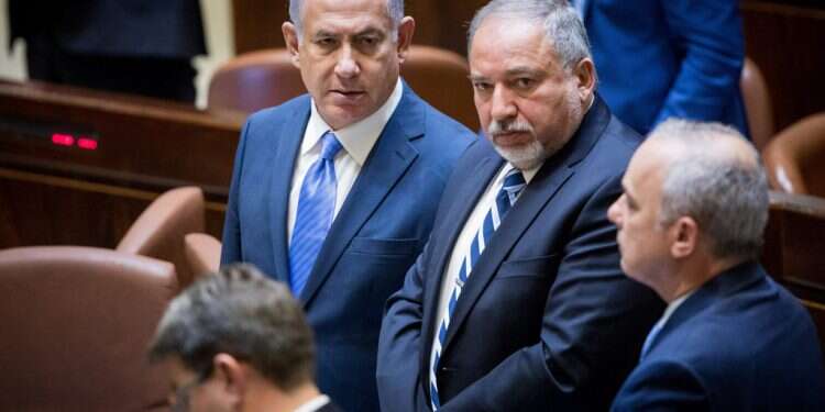 שר הביטחון צפוי להתפטר: "הרגשתי מיותר"