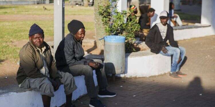 מסתננים מאפריקה בדרום תל אביב. צילום: צילום: יהושע יוסף
צילום: צילום: יהושע יוסף