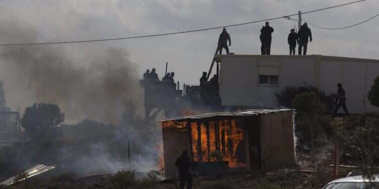 פינוי עמונה. צילום: EPA צילום: EPA