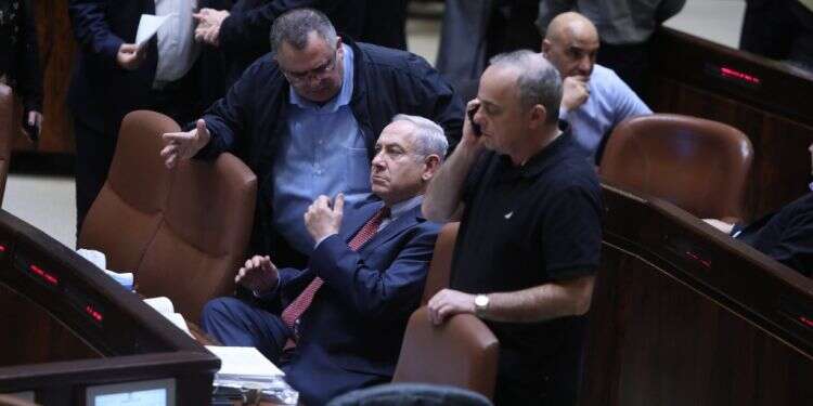 רה''מ בנימין נתניהו וח''כ דוד ביטן. צילום: מרים צחי צילום: מרים צחי