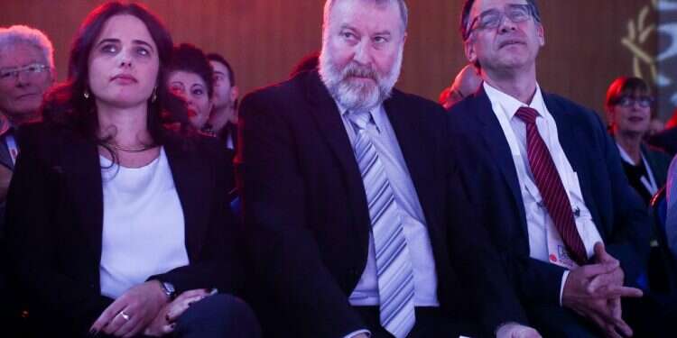 שי ניצן, אביחי מנדלבליט, ואיילת שקד. צילום: אורן בן חקון צילום: אורן בן חקון