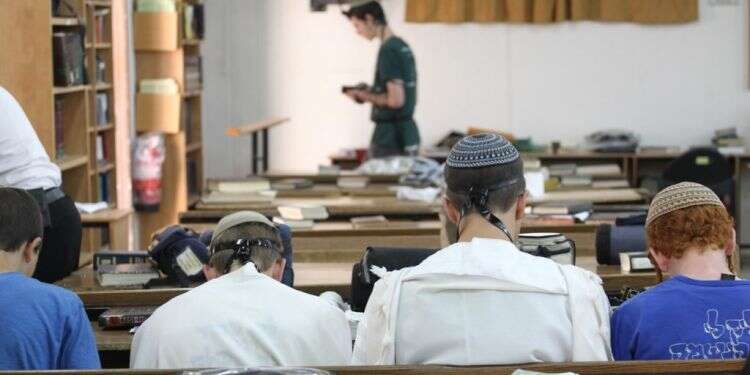 ישיבה תיכונית (למצולמים אין קשר לכתבה). צילום: מרים צחי צילום: מרים צחי