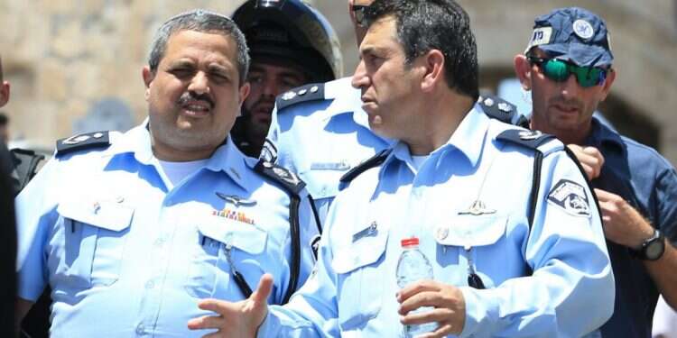 מפקד מחוז ירושלים יורם הלוי ומפכ צילום: אורן בן חקון