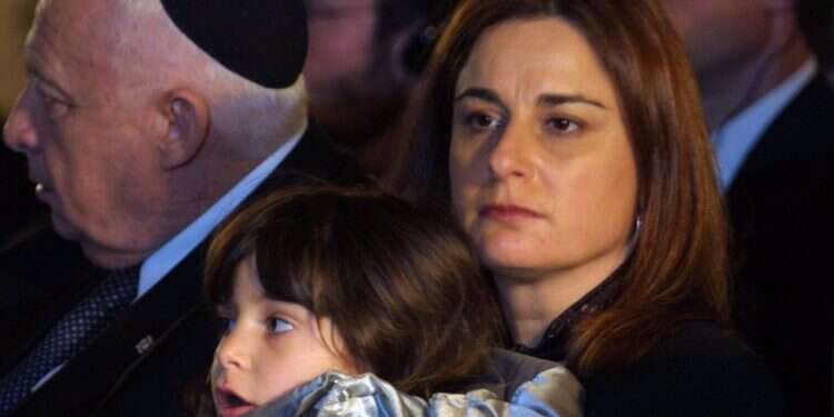 רונה רמון ז''ל הלכה לעולמה בגיל 54 לאחר מאבק במחלה קשה. יהי זכרה ברוך. צילום: EPA צילום: EPA