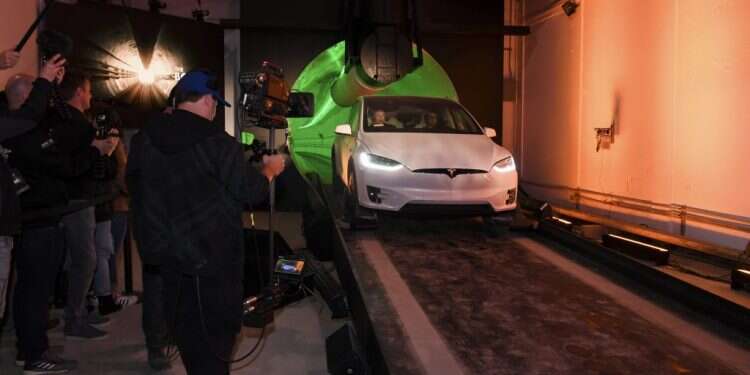 חשיפת מנהרת התנועה. צילום: EPA צילום: EPA