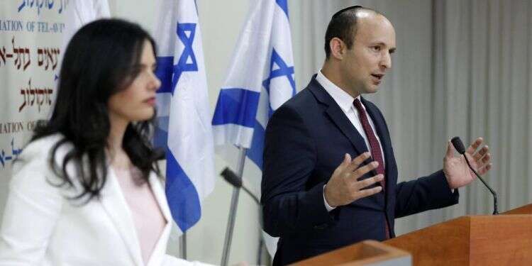 נפתלי בנט ואיילת שקד. צילום: EPA צילום: EPA