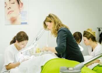 כיצד תדעי איזה בית ספר לקוסמטיקה לבחור?