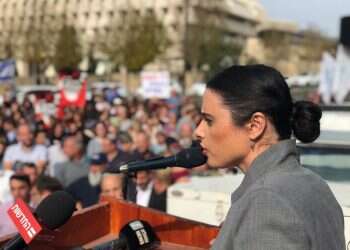 כששרי הימין מפגינים נגד עצמם