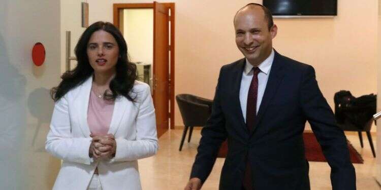 נפתלי בנט ואיילת שקד. צילום: AFP צילום: AFP