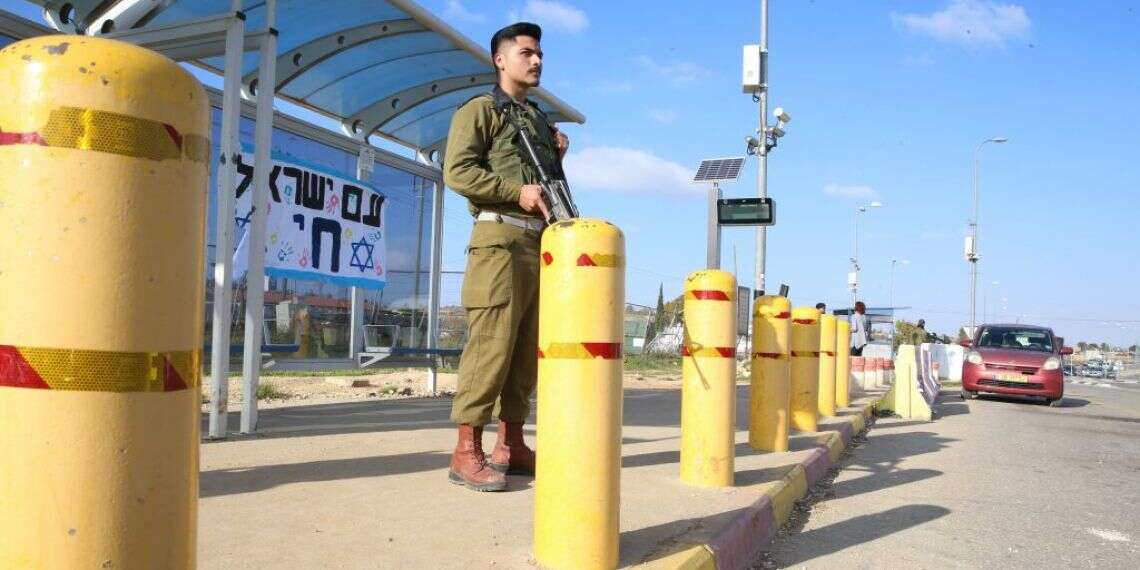 כדורים בקנים ונשים בצריח: כך נראות הטרמפיאדות ביו"ש