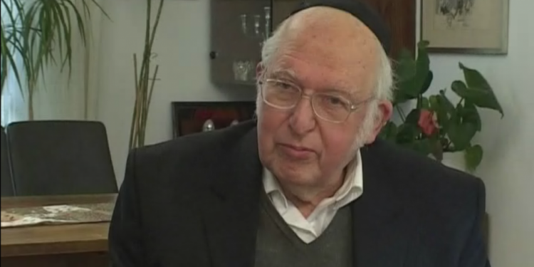 הרב ליכטנשטיין בהקלטה הרב ליכטנשטיין ז"ל: "הרב אלון הטיל צל כבד על אמינותו"