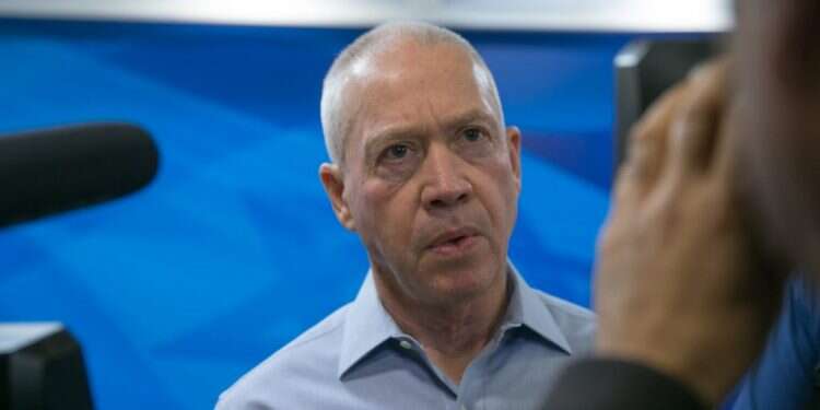 השר יואב גלנט. צילום: אוהד צויגנברג צילום: אוהד צויגנברג