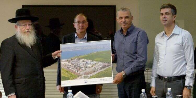 שרי הבריאות, האוצר והכלכלה במעמד ההכרזה על הקמת בית החולים השיקומי בפוריה, 2016. צילום: גיל אליהו ג'ני צילום: גיל אליהו ג'ני